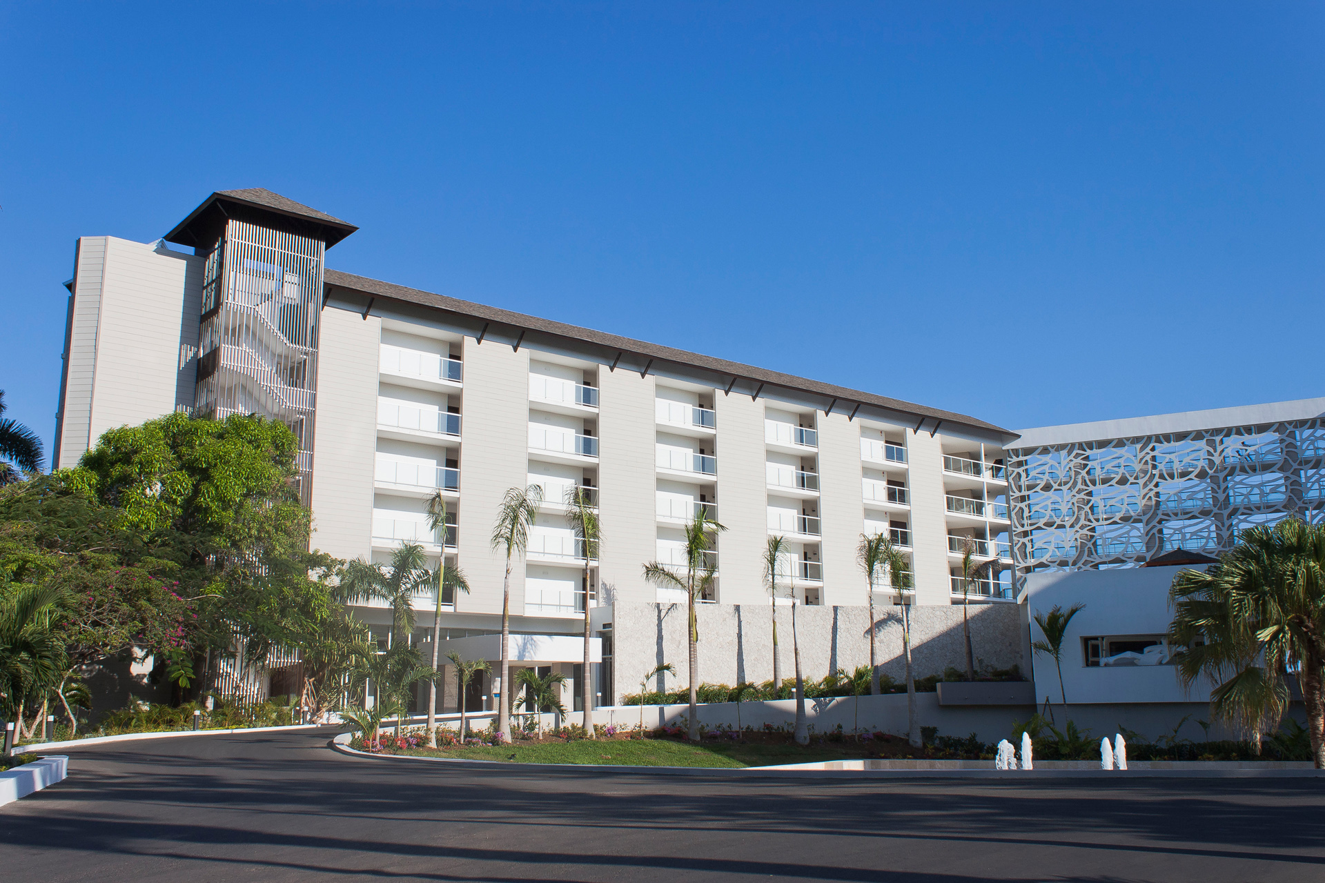 ROYALTON BLUE WATERS